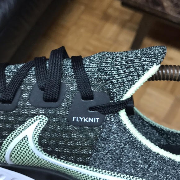 Nike React Infinity Run Flyknit “Black White Barely Volt” - Picture 14 of 15
